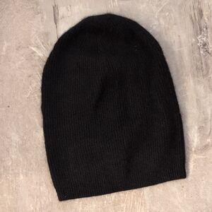 100% Cashmere Black Knit Beanie